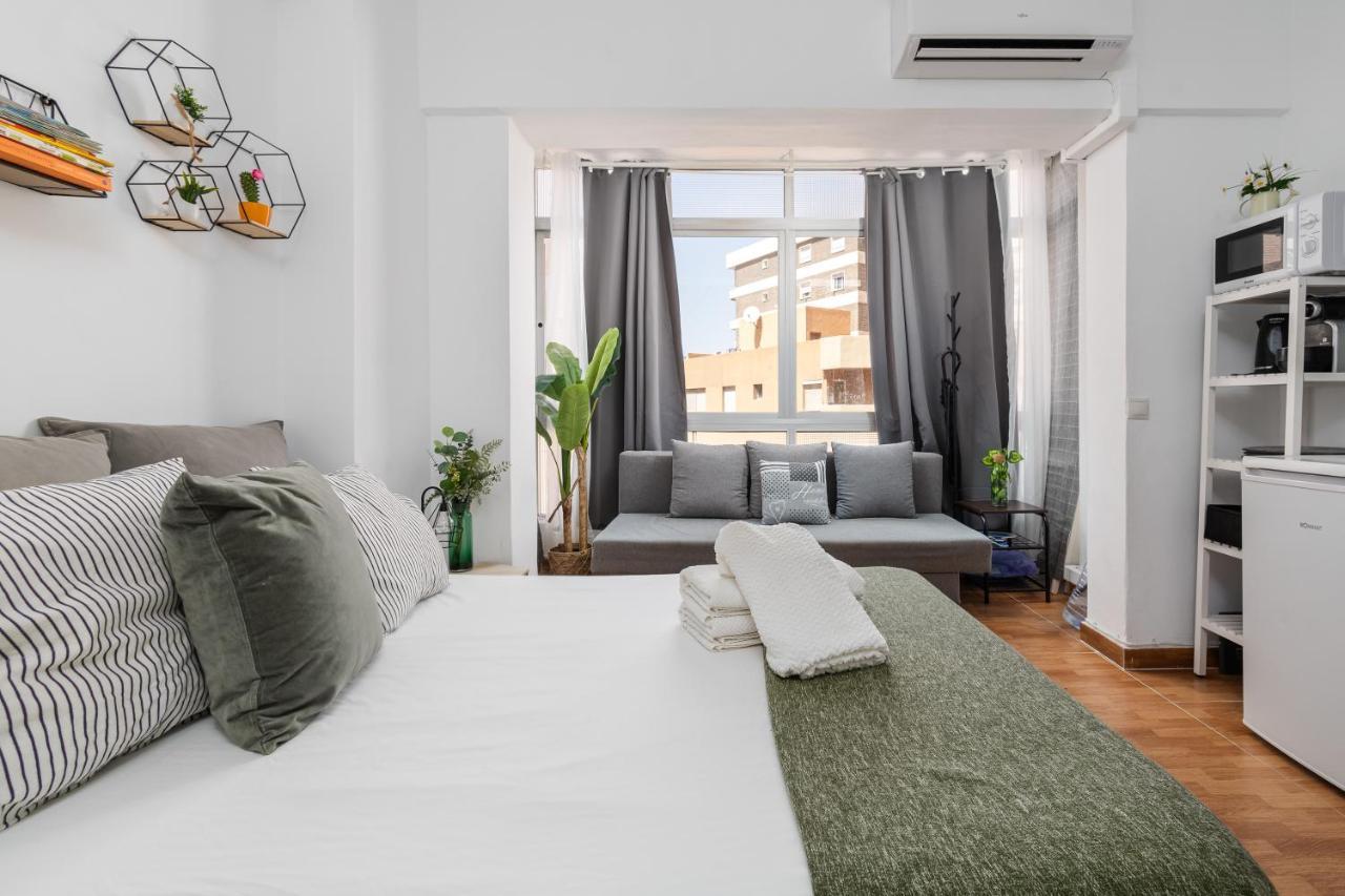 Beach Studio Apartment Playa Malagueta Málaga Extérieur photo